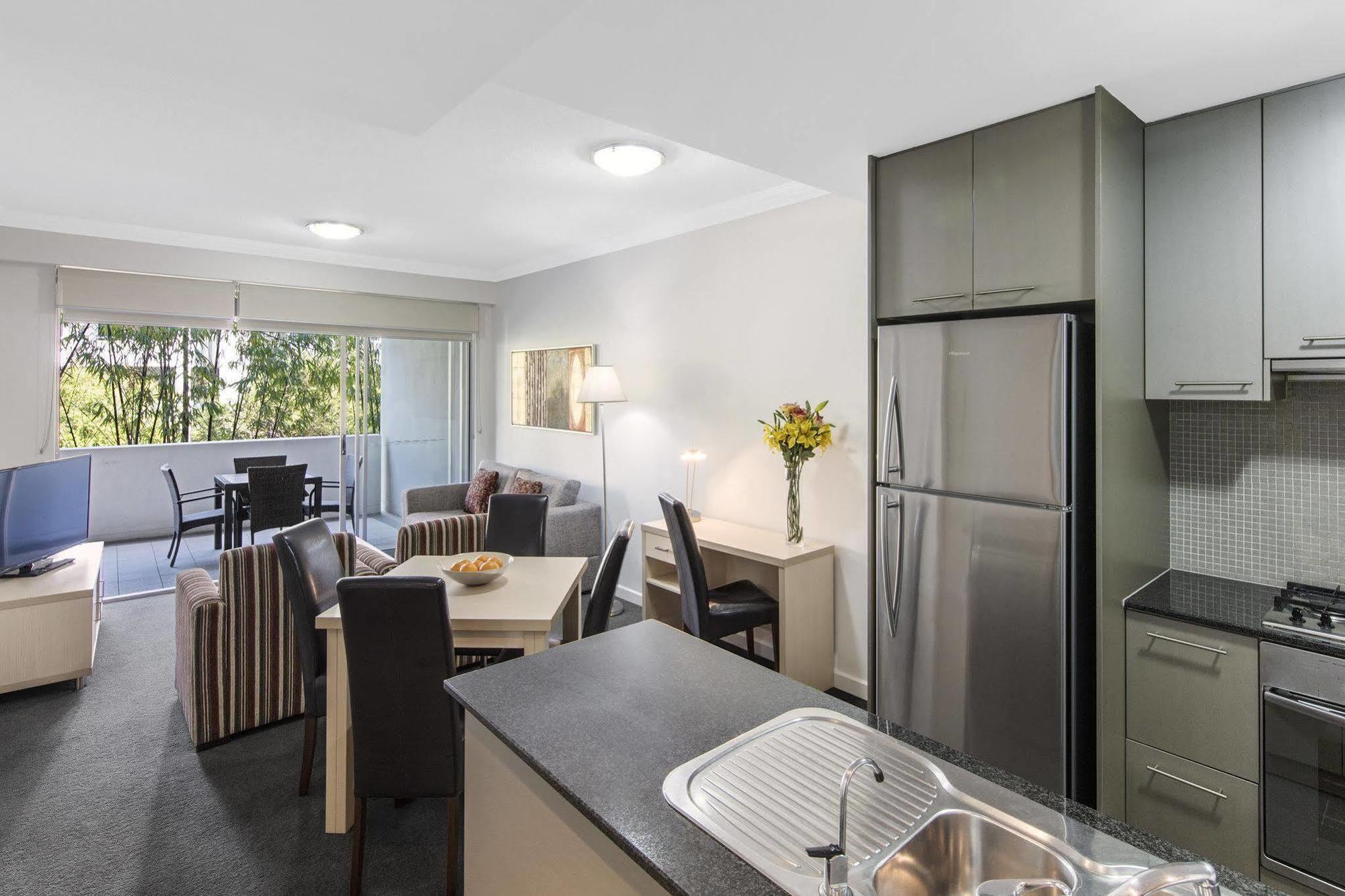 Oaks Brisbane Mews Suites Exterior foto
